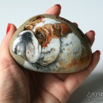portret psa, portret buldoga angielskiego, portret psa na kamieniu, przycisk do papieru z psem